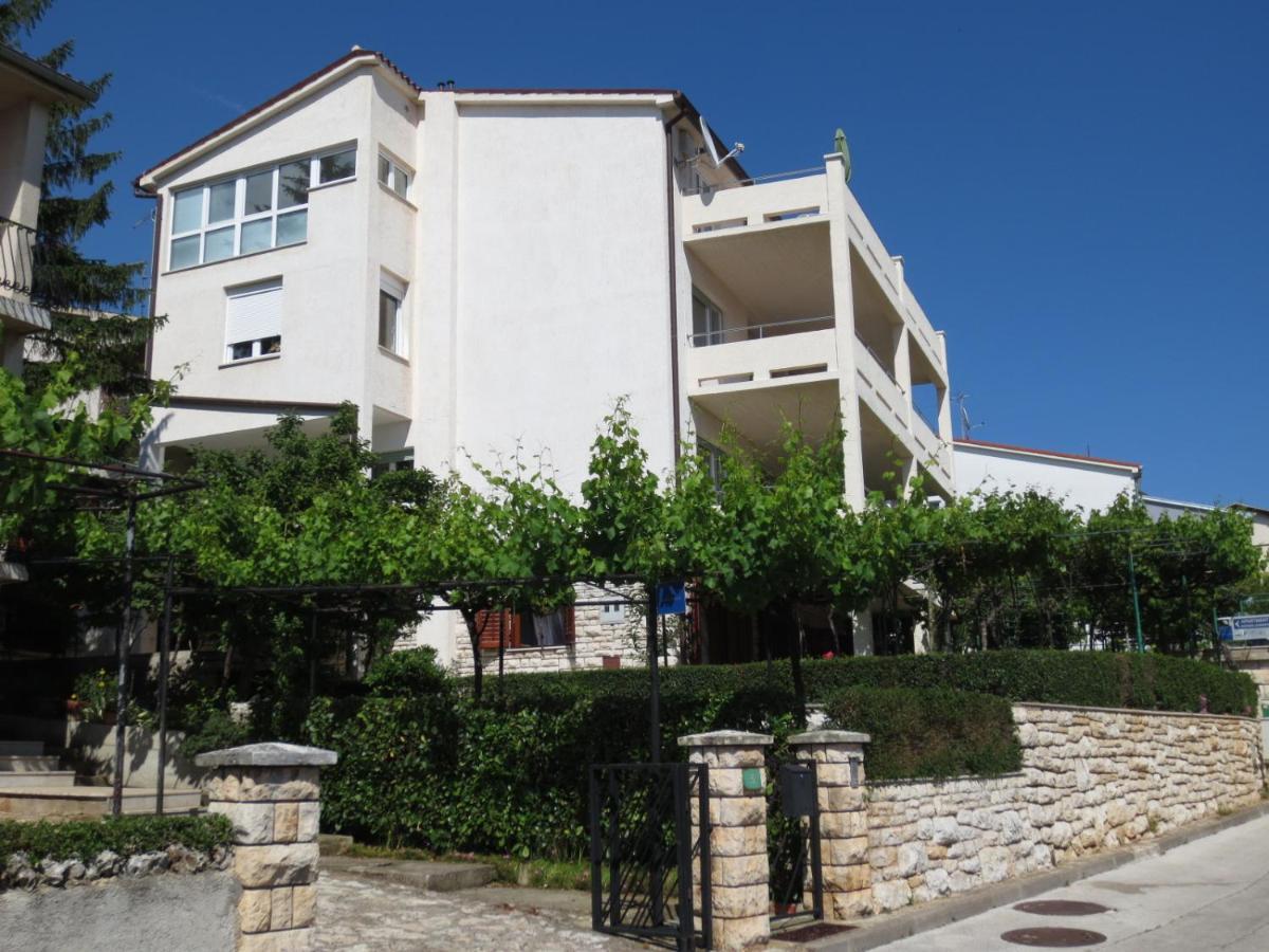 Zimmer F2 Apartment Пула Екстериор снимка